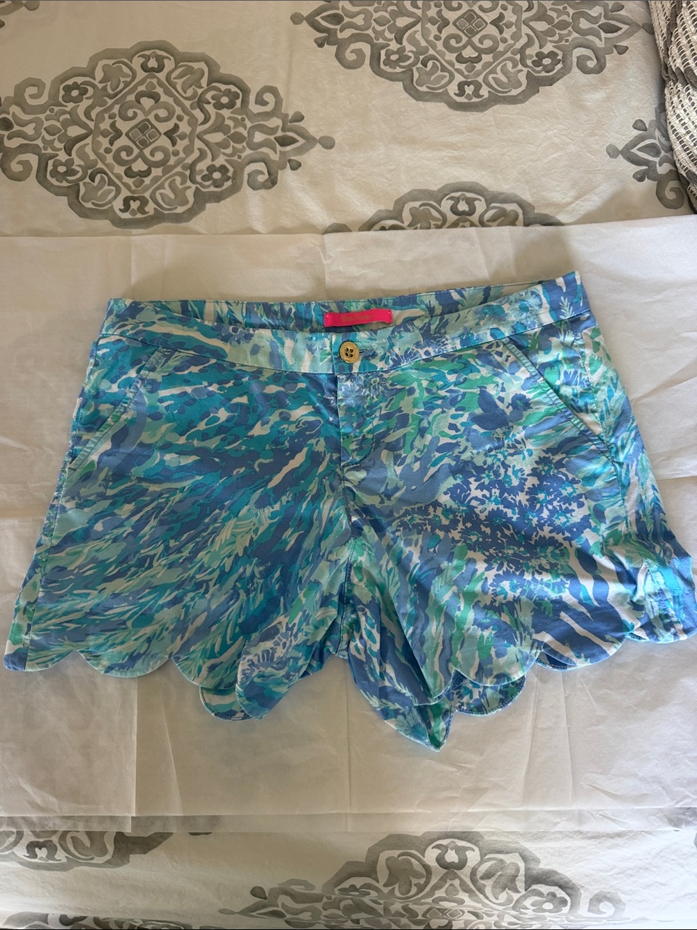 Lilly Pulitzer Buttercup Stretch Shorts in Blue Haven Hey Hey Soleil - Picture 4 of 4